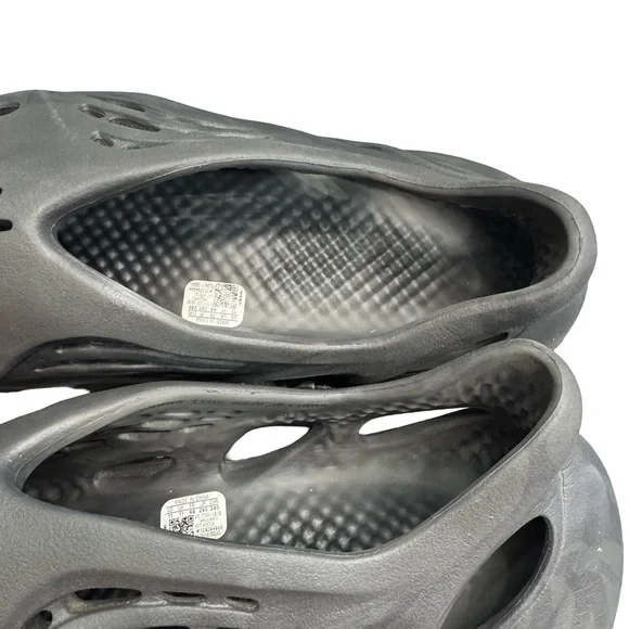 Adidas Yeezy Foam Runners Onyx Size 11 Black Slip On Streetwear Heat is  available for purchase on au PAY Market - Imported Goods Online Store  Co.Ltd. | au PAY Market - Online Shopping Site